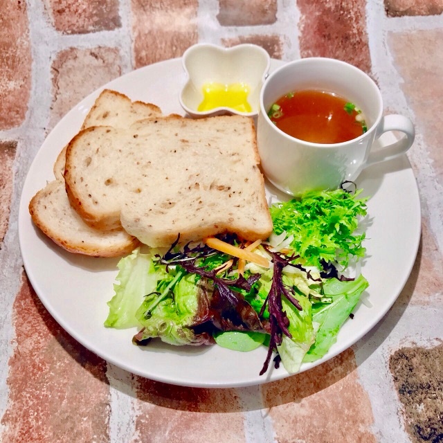 玄米パンのトースト&季節の日替わりスープ・サラダSet