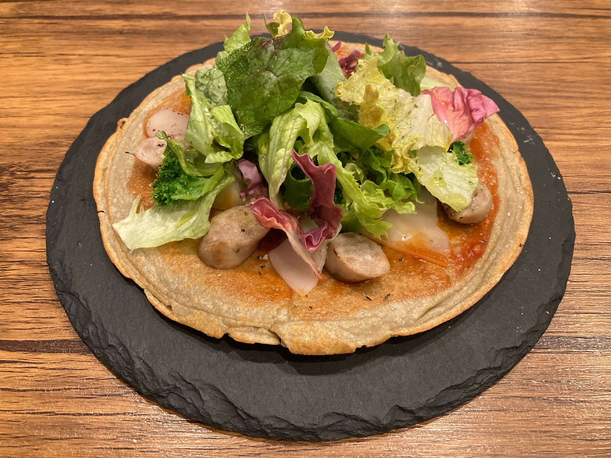 そば粉のガレットピザ